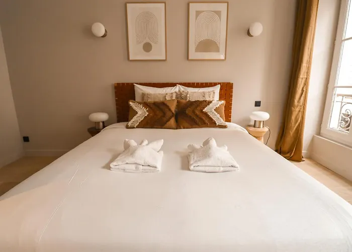 Stylish Close To The Eiffel Tower * Parijs
